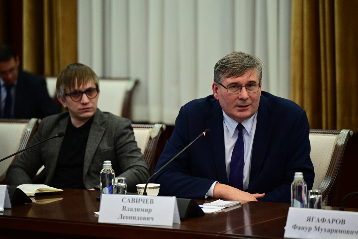 Разговор начистоту: Радий Хабиров встретился с политологами