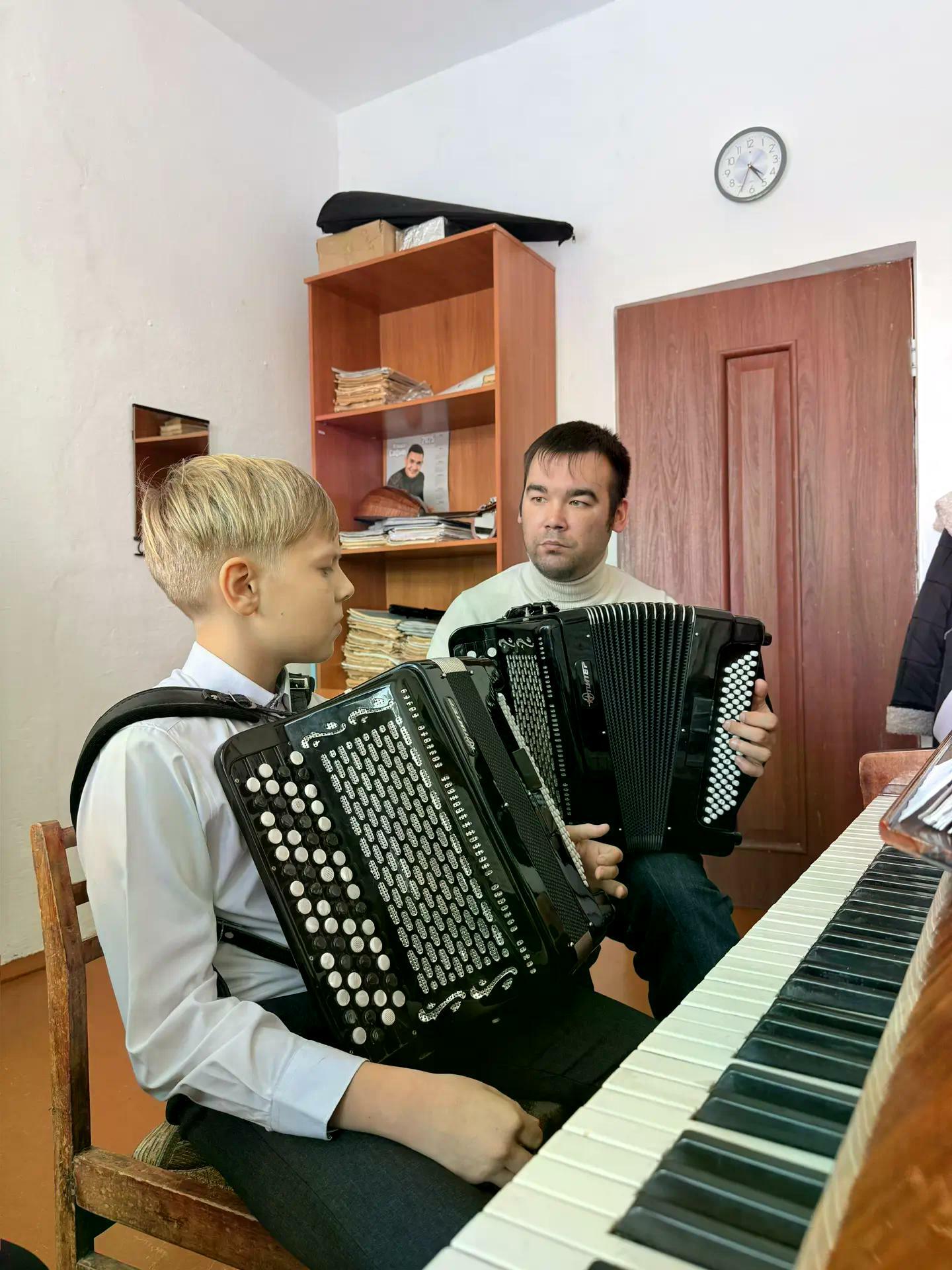 Помогают детям раскрыться творчески