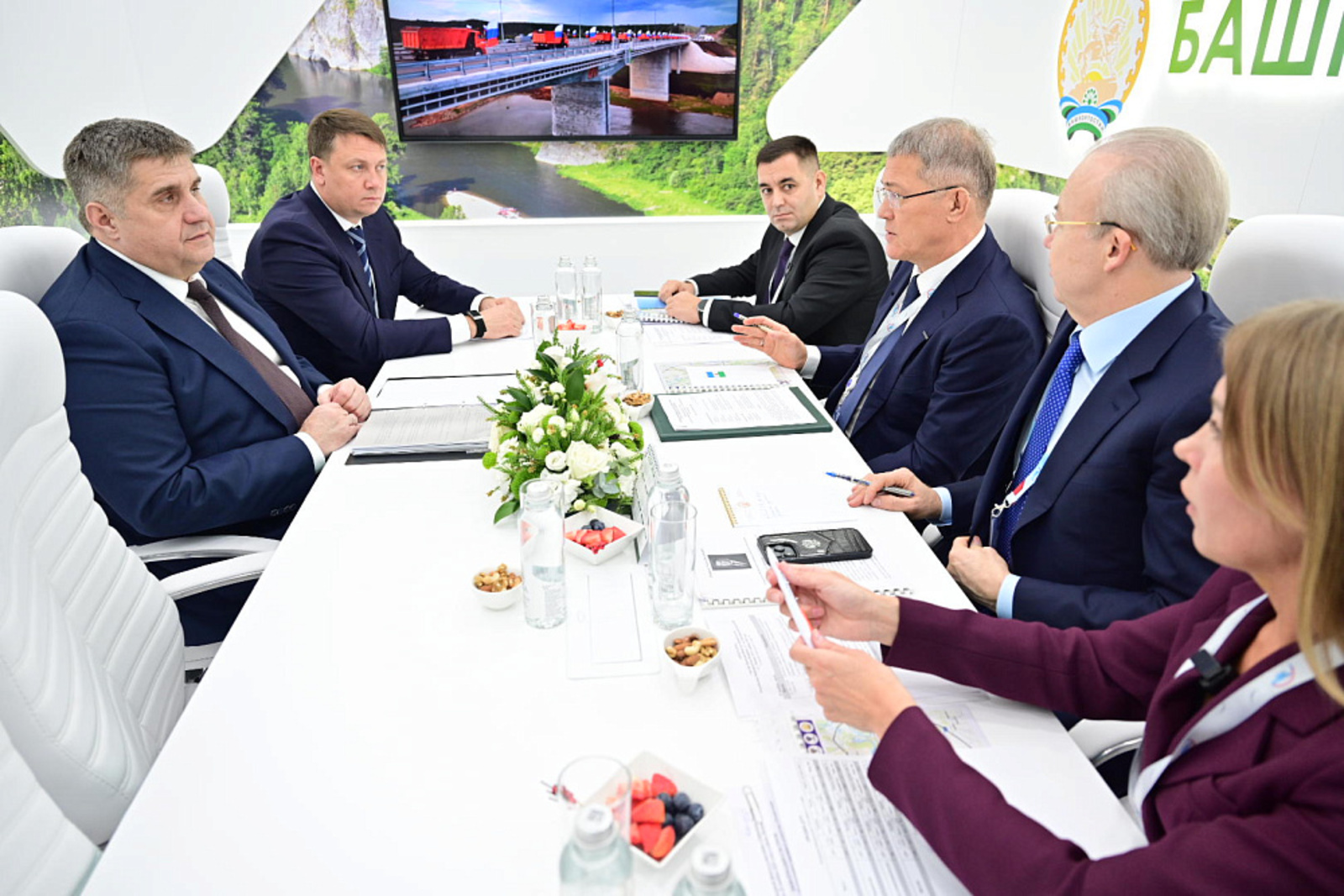 Встреча с руководителем Федерального дорожного агентства Романом Новиковым