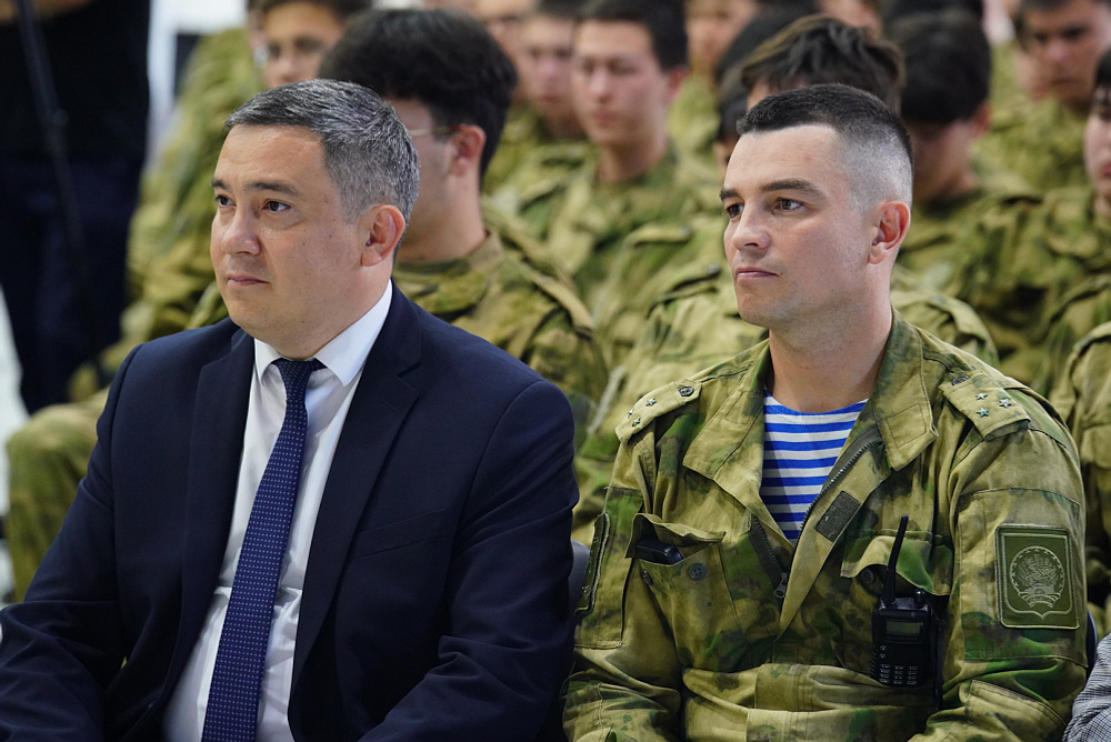 Радий Хабиров встретился в парке «Патриот» со школьниками республики