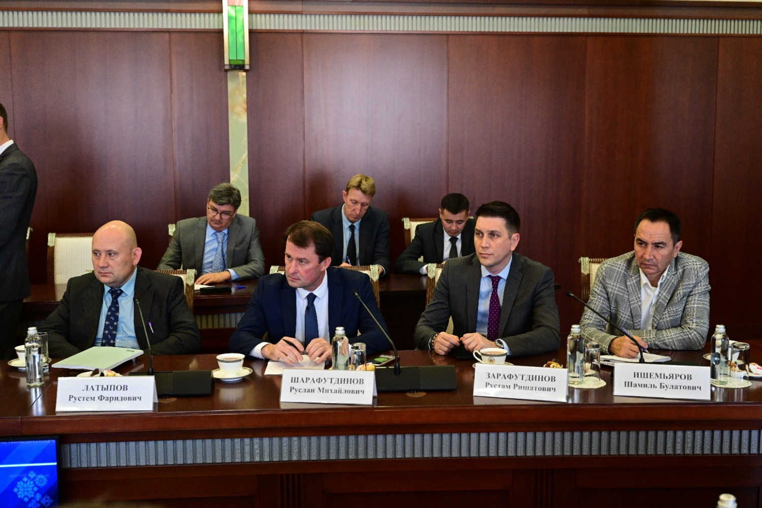 Разговор начистоту: Радий Хабиров встретился с политологами