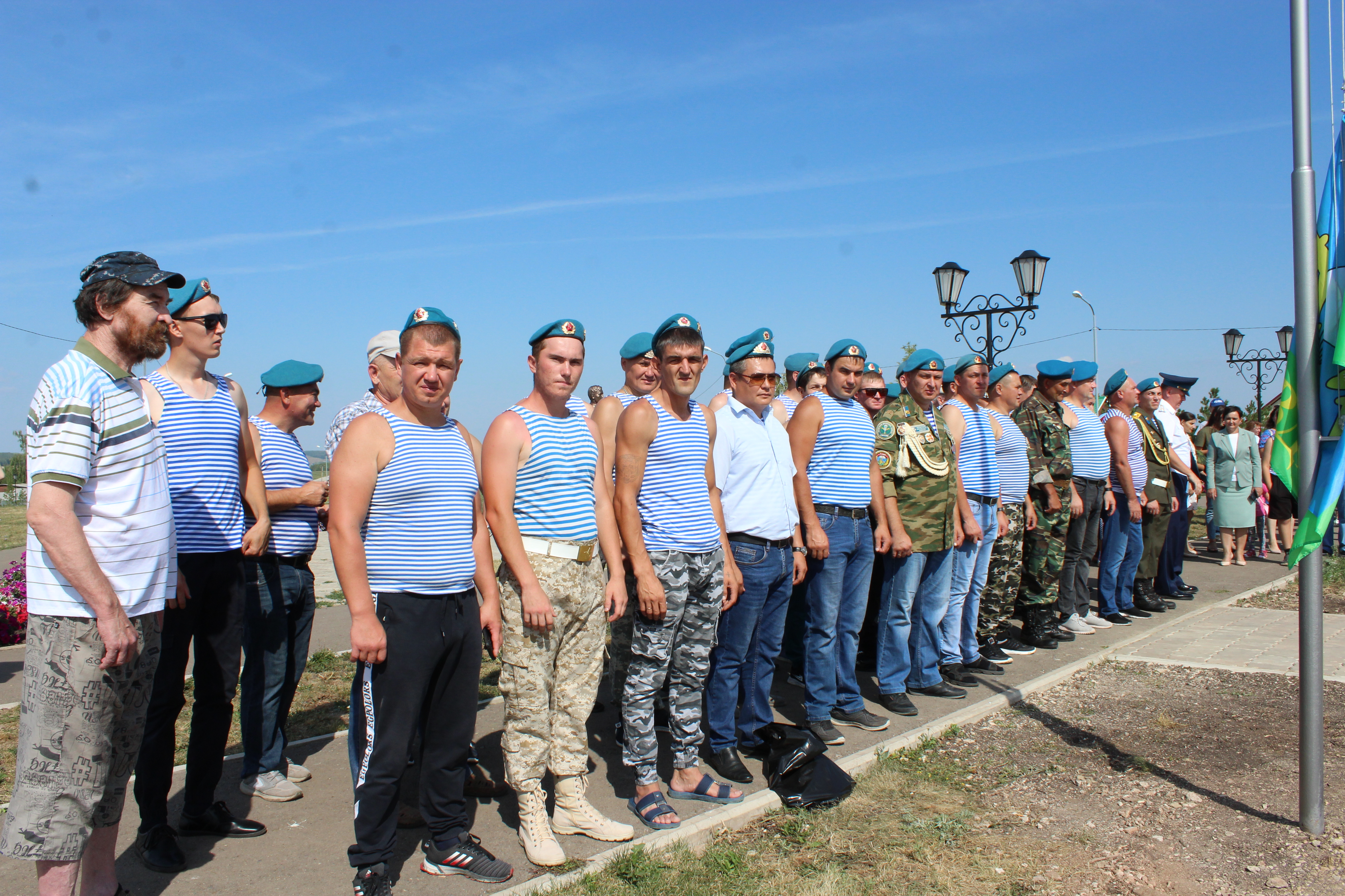 Мемориал воинам воздушно-десантных войск в Миякинском районе