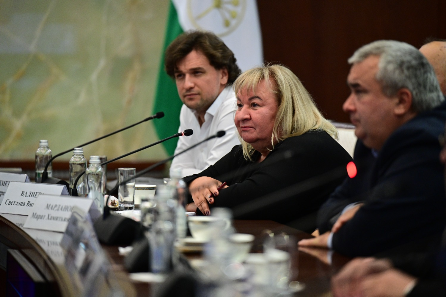 Разговор начистоту: Радий Хабиров встретился с политологами