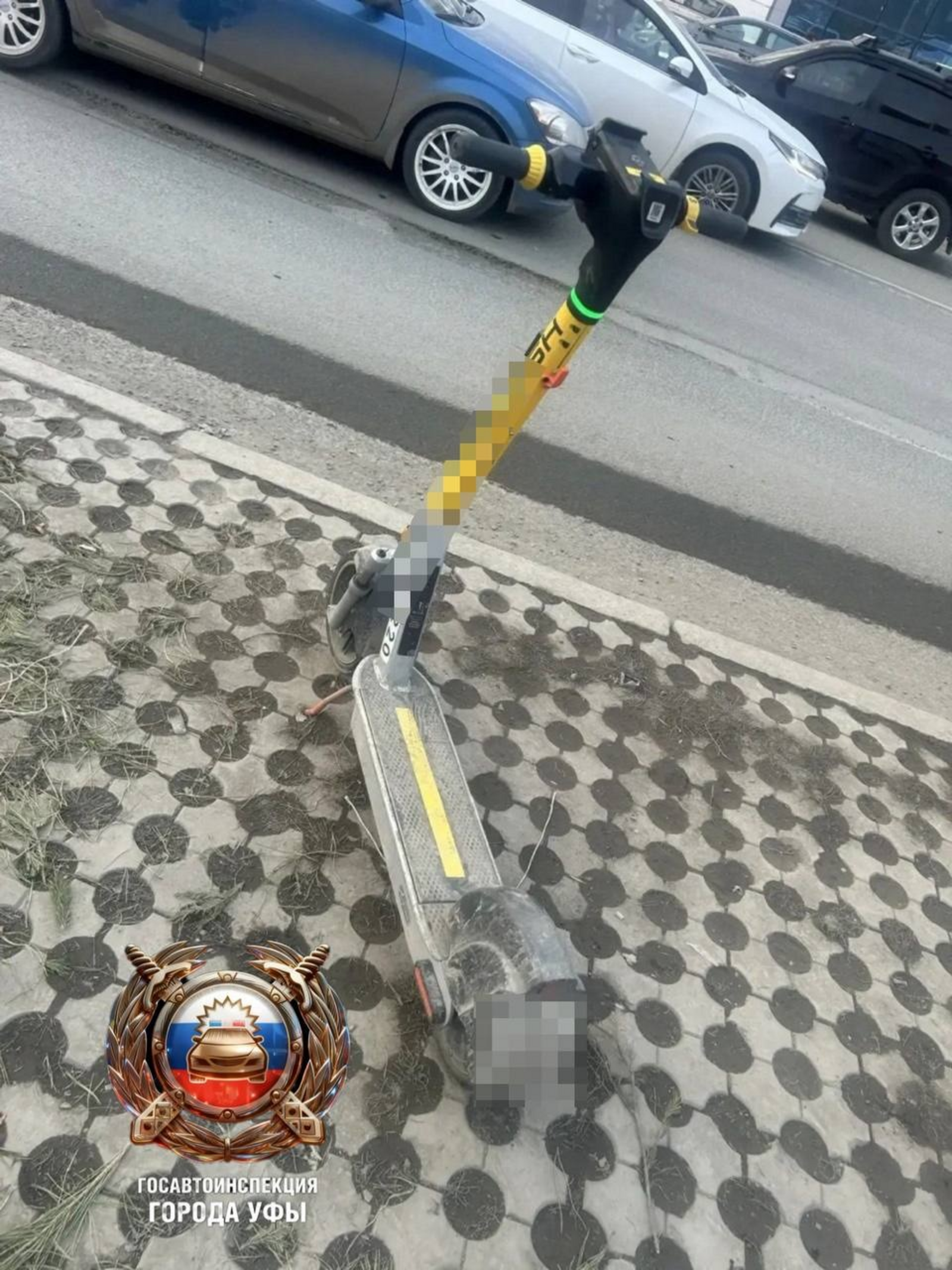 Началось! В Уфе два школьника на электросамокате угодили под машину