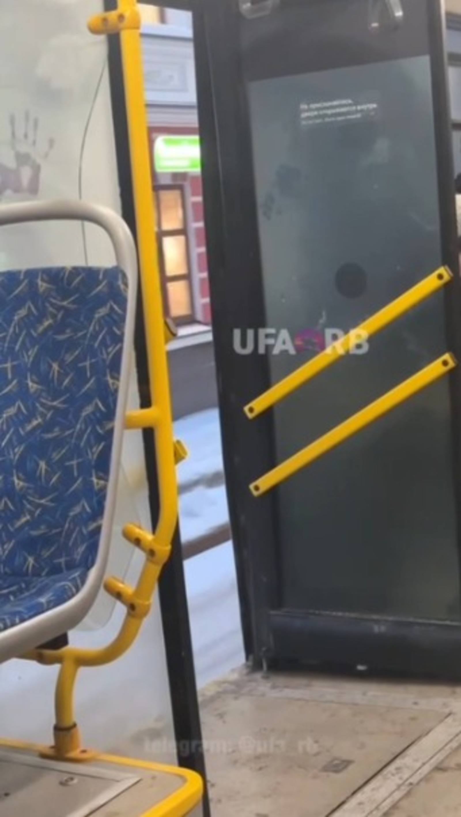 В Уфе задержали водителя автобуса за езду с открытыми дверями