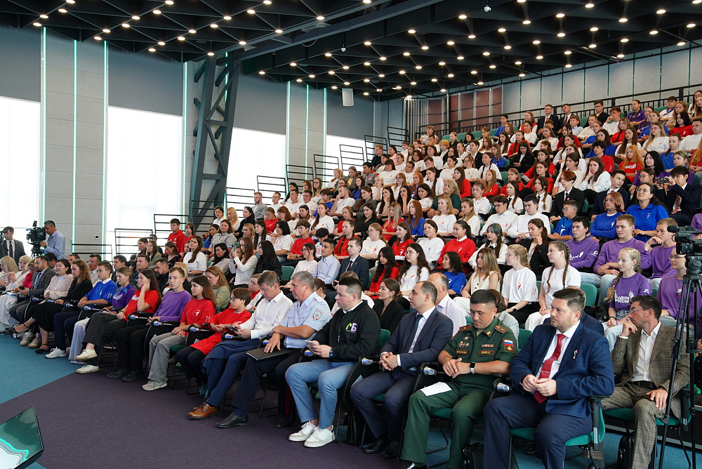 Радий Хабиров встретился с активистами «Движения первых»