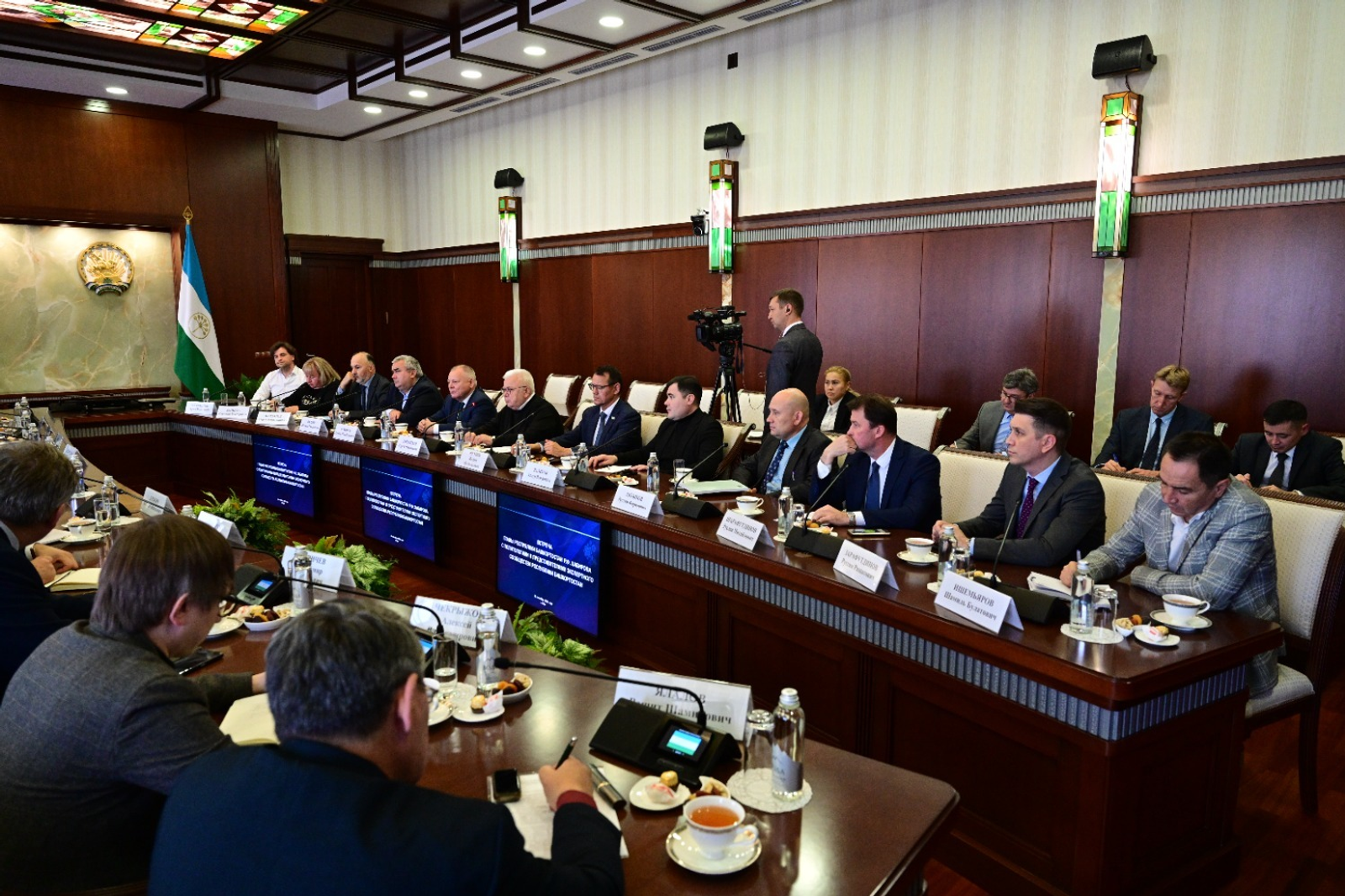 Разговор начистоту: Радий Хабиров встретился с политологами