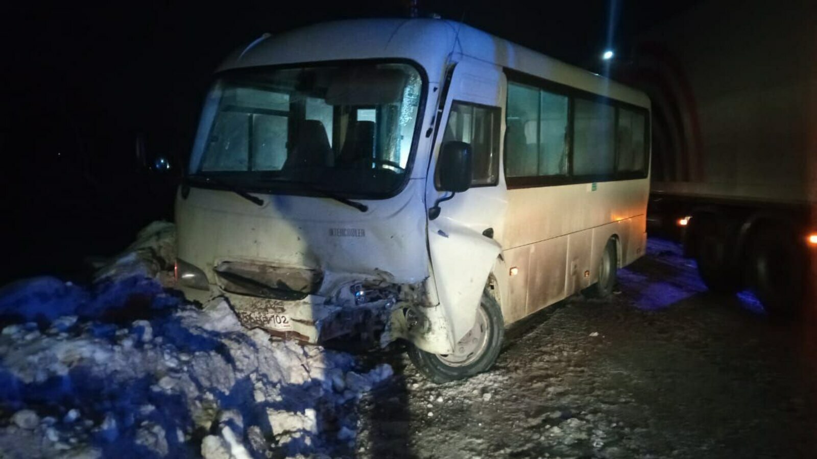 В Башкортостане в ДТП с участием автобуса  пострадали четыре человека