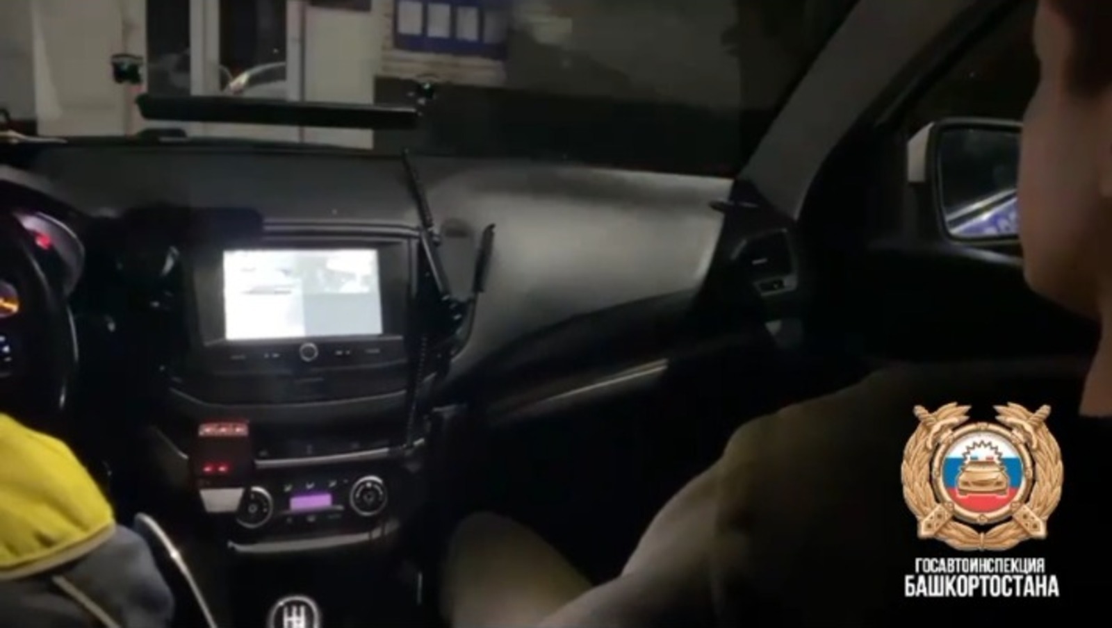 15-летний подросток разъезжал по Уфе на изрисованной машине без госномеров