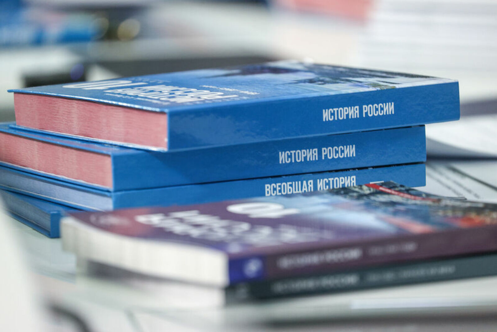 Минпросвещения намерено изменить список разрешенных для школ учебников