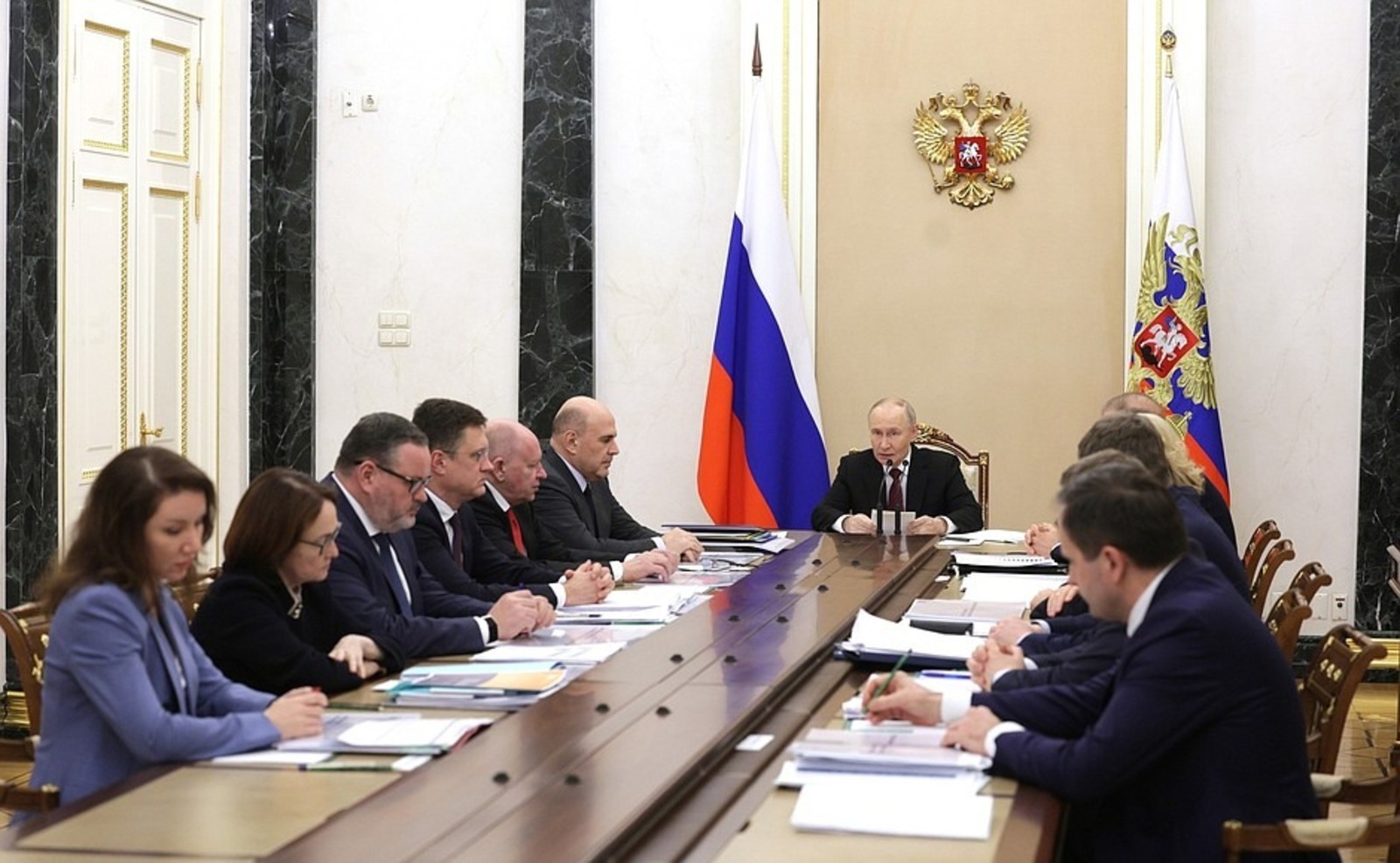 Владимир Путин объявил о расширении мер поддержки многодетным семьям