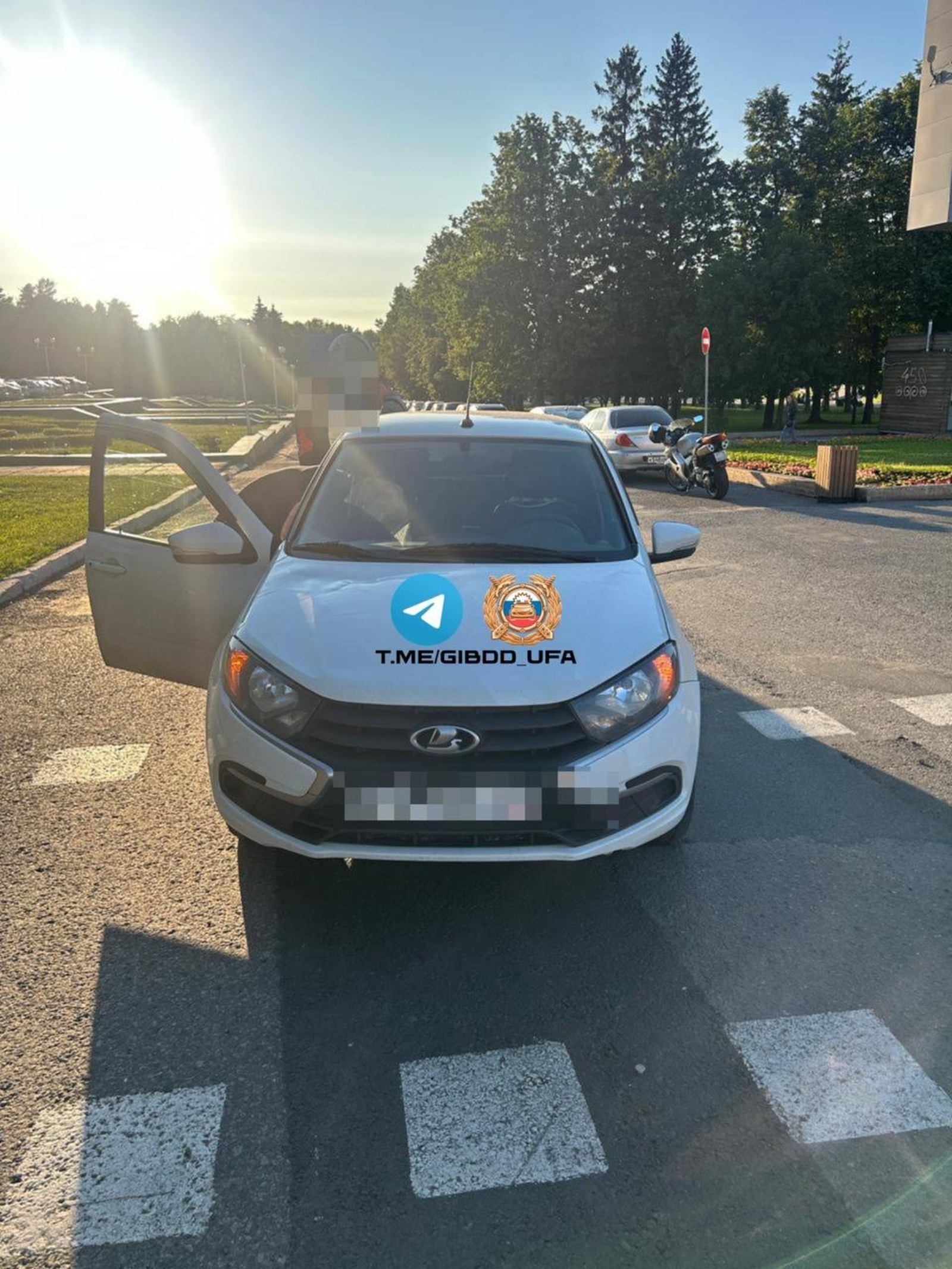 В Уфе подростки на электросамокате попали под колеса «Лады»