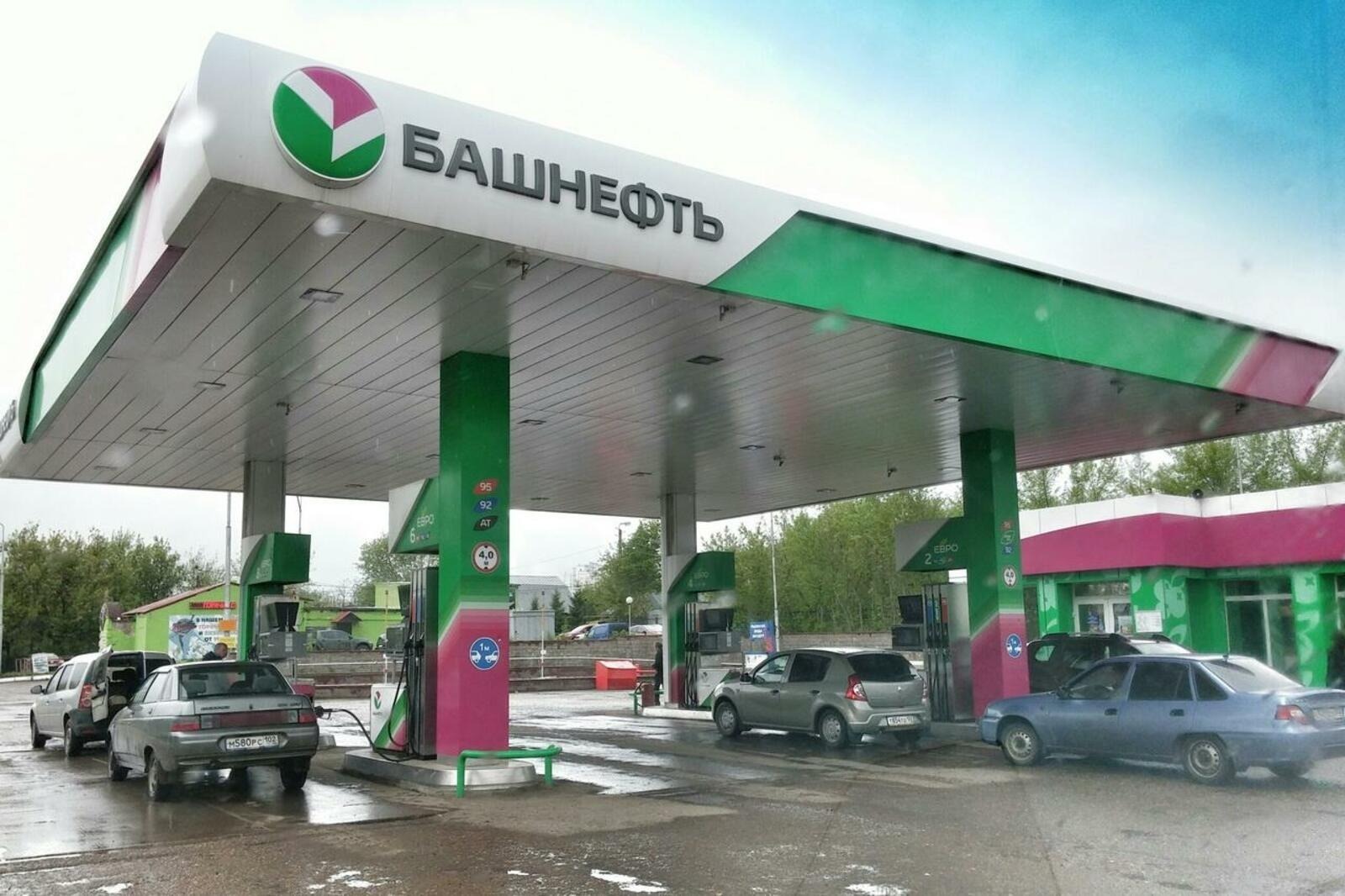 На заправках «Башнефти» в очередной раз подорожал бензин