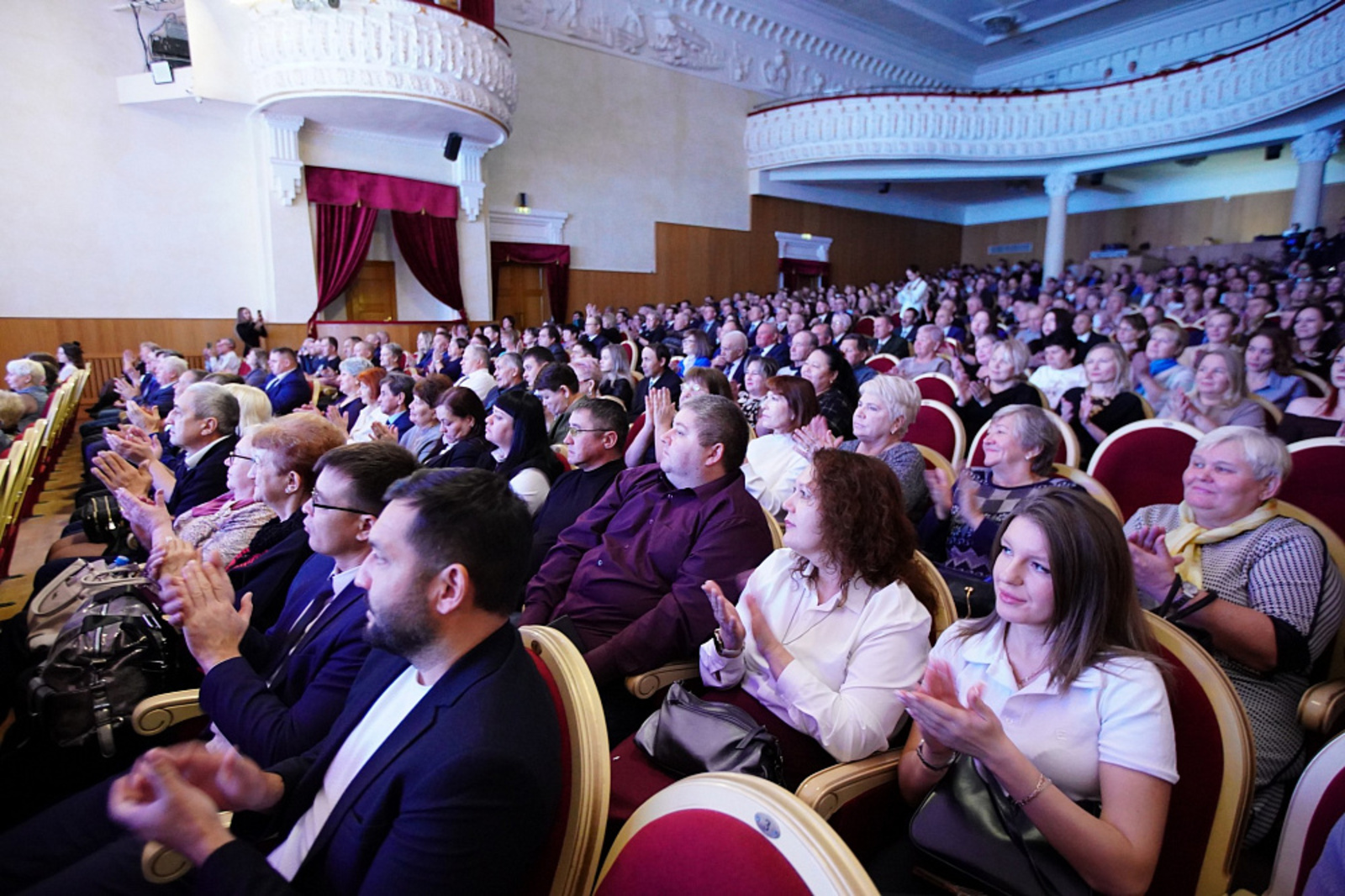 Радий Хабиров поздравил работников автомобильного и городского транспорта