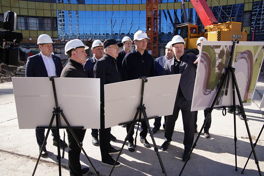 Радий Хабиров осмотрел стройплощадку Межвузовского студенческого кампуса