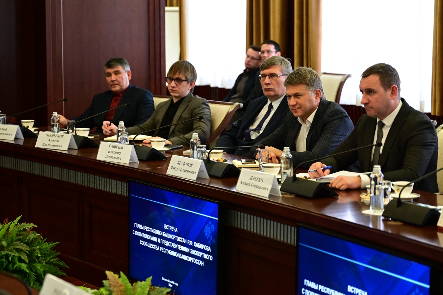 Разговор начистоту: Радий Хабиров встретился с политологами