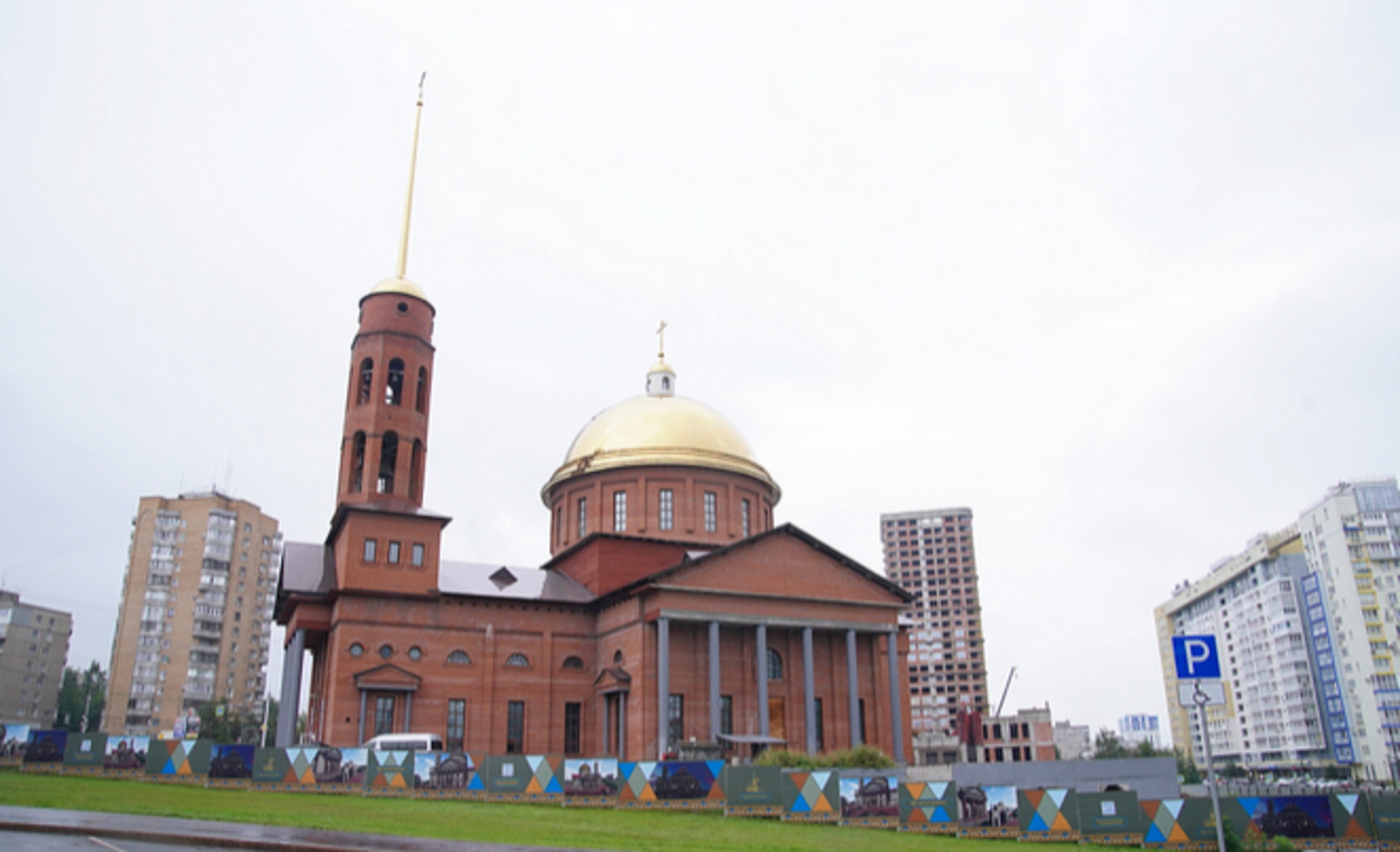 Радий Хабиров посетил стройплощадку Воскресенского кафедрального собора в Уфе