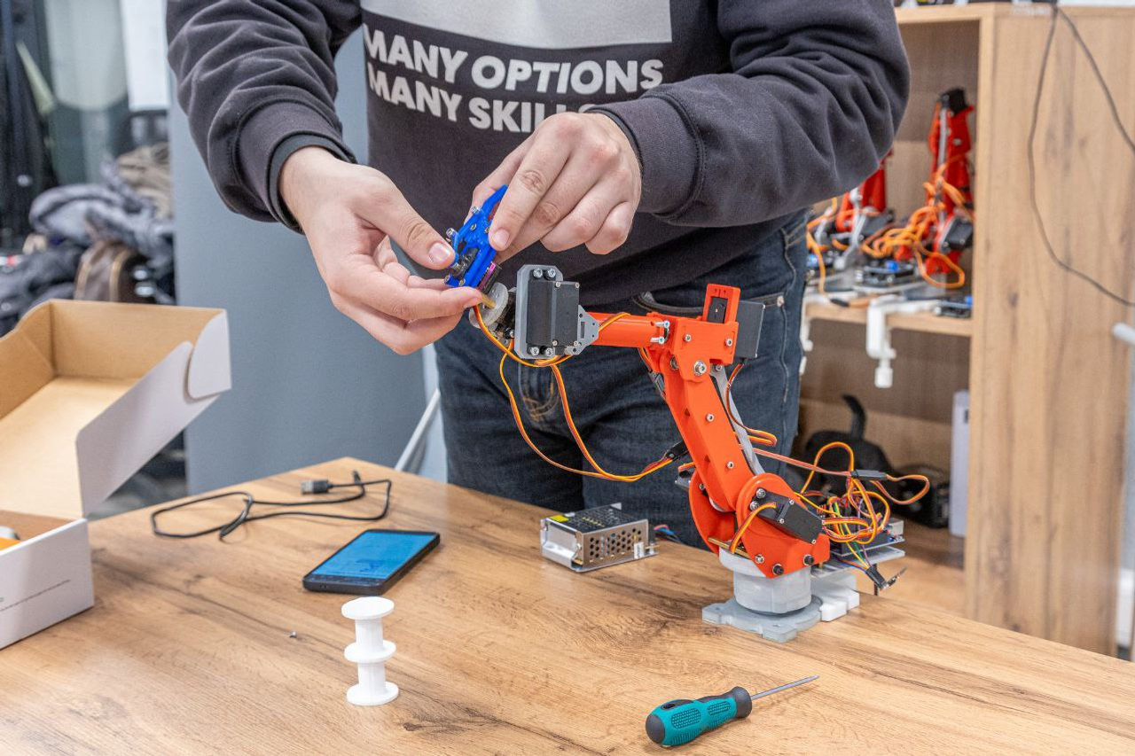 В Уфе разработали продвинутые образовательные наборы по робототехнике