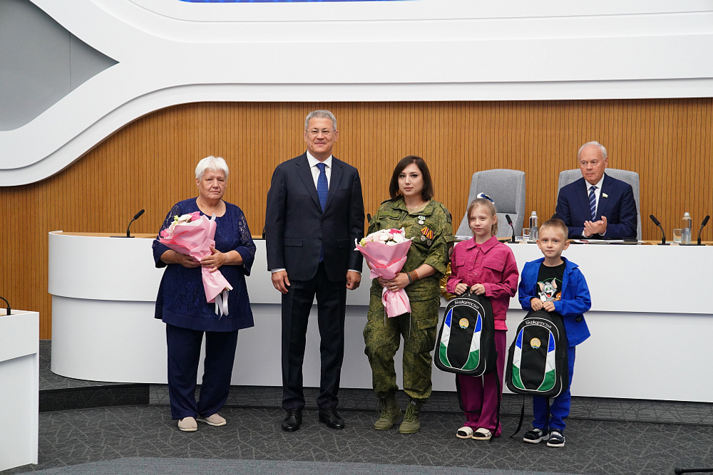 Радий Хабиров вручил госнаграды участникам СВО из Башкортостана