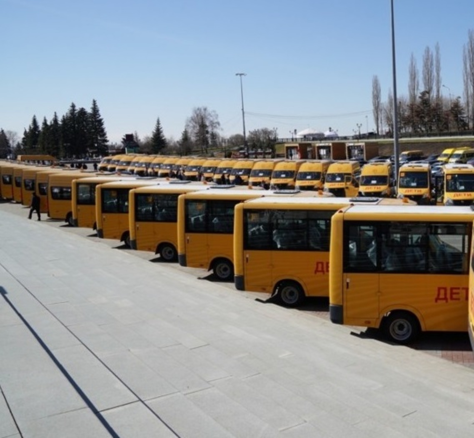Вручение школьных автобусов