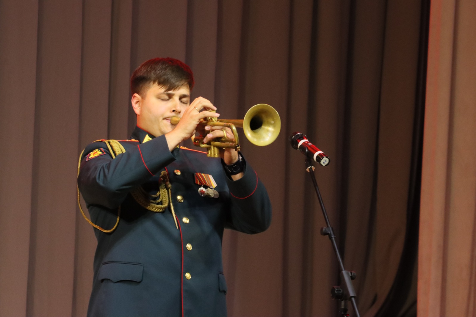 В Октябрьском военные музыканты рассказали, чем им нравится башкирский зритель