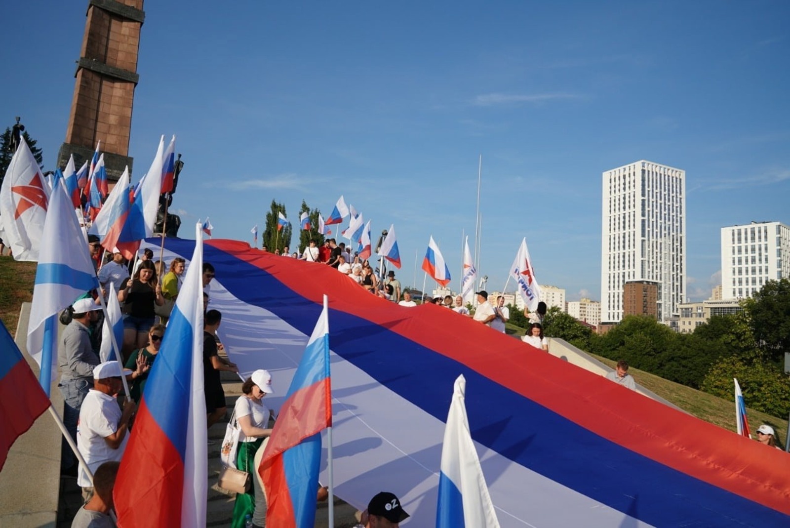 Максим Забелин: «Флаг России – символ свободы и победы»