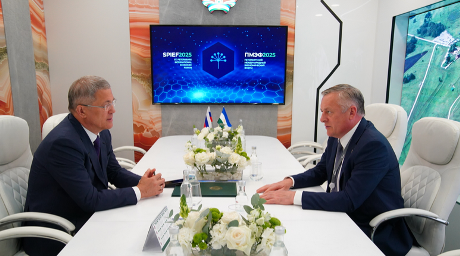 Радий Хабиров и Сергей Густов обсудили вопросы газификации Башкортостана