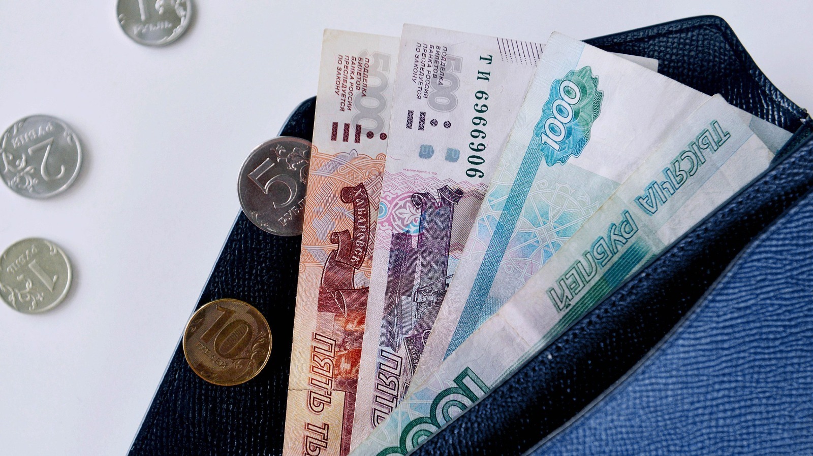 Госдума предлагает установить МРОТ на 2023 год в размере 16 242 рубля