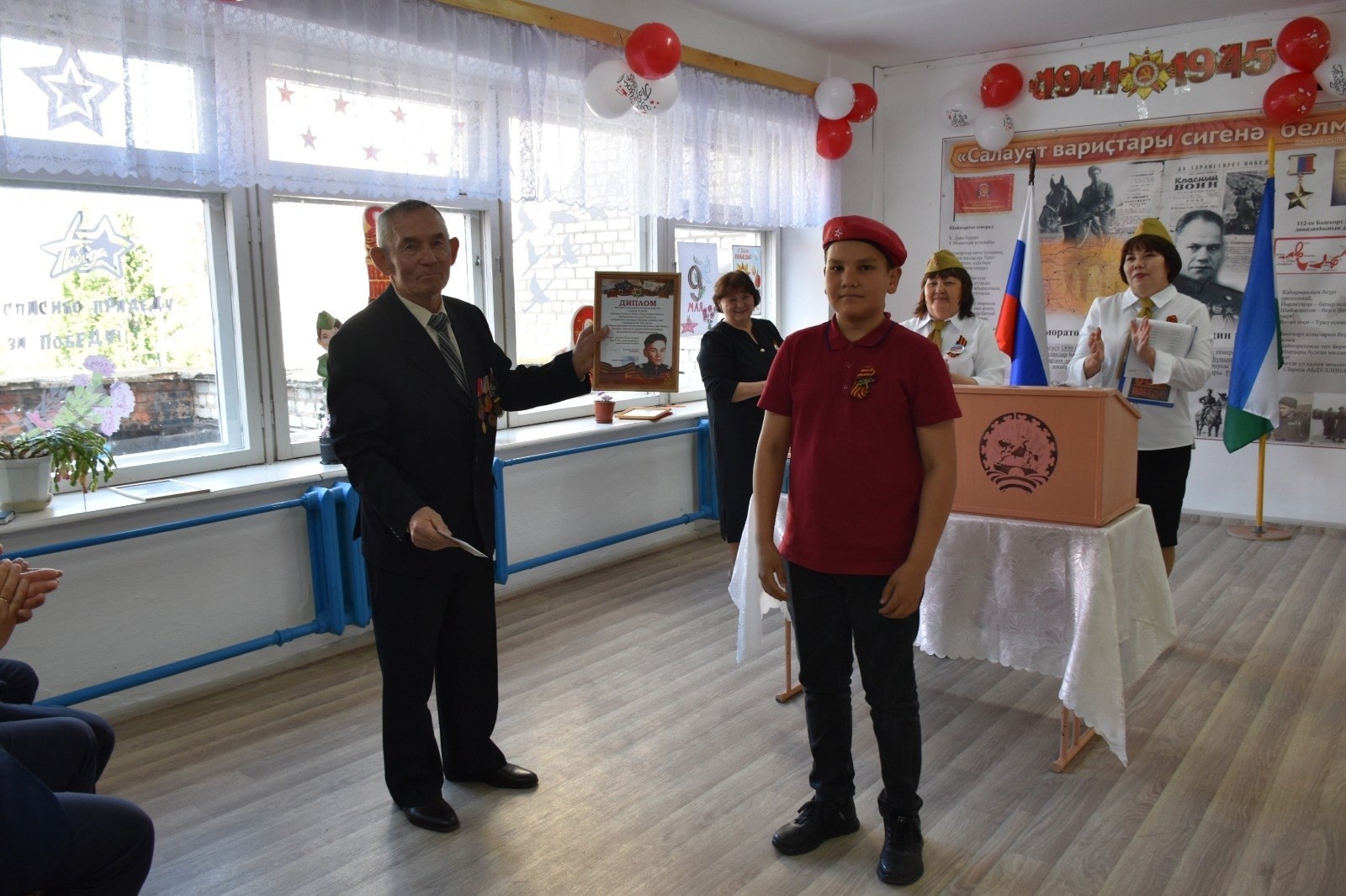 В Миякинском районе почтили память ветерана и наградили лучших учеников