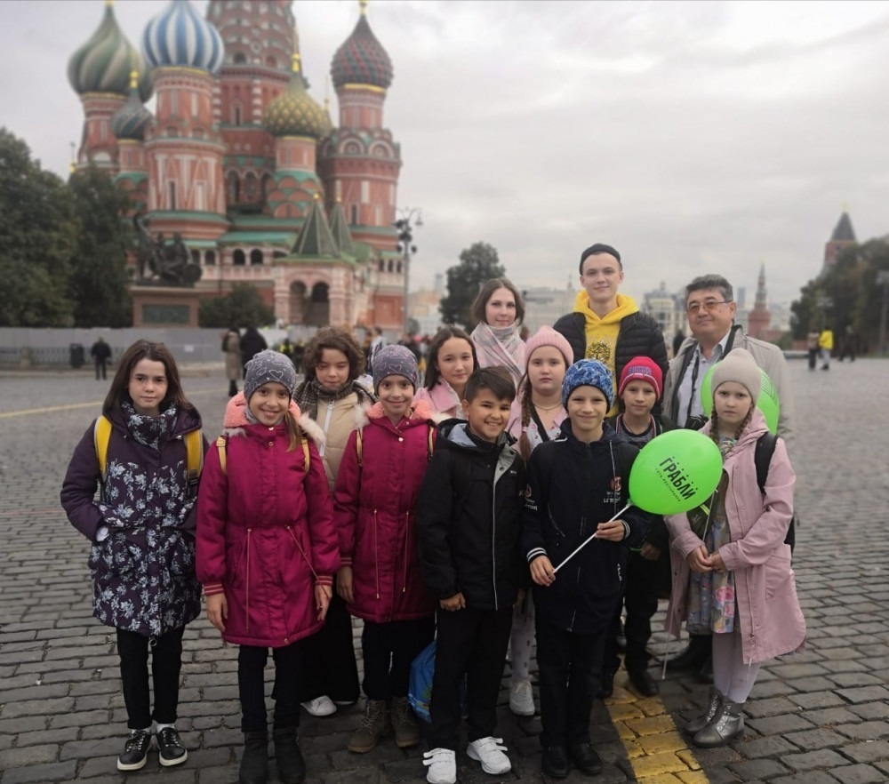 Одаренные дети из Башкирии первыми в Москве посмотрели российское фэнтези «Красная Шапочка»